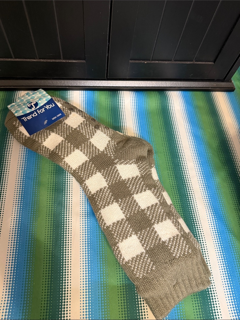 Check Pattern No-Slip Socks in Olive and Cream
